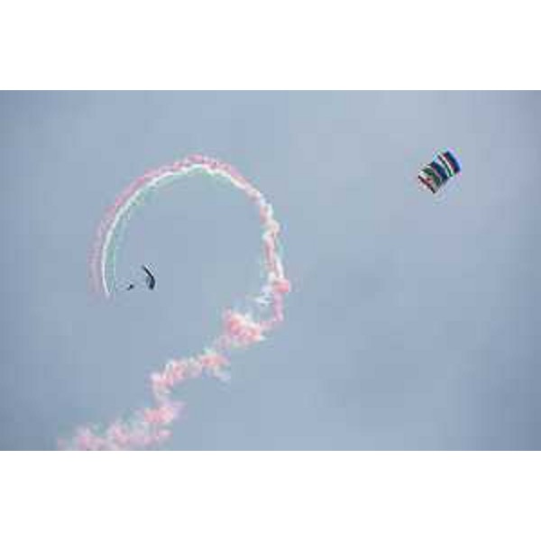 Esibizione di Alpini paracadutisti nel cielo dello Stadio comunale Bottecchia - Pordenone 10/05/2014
