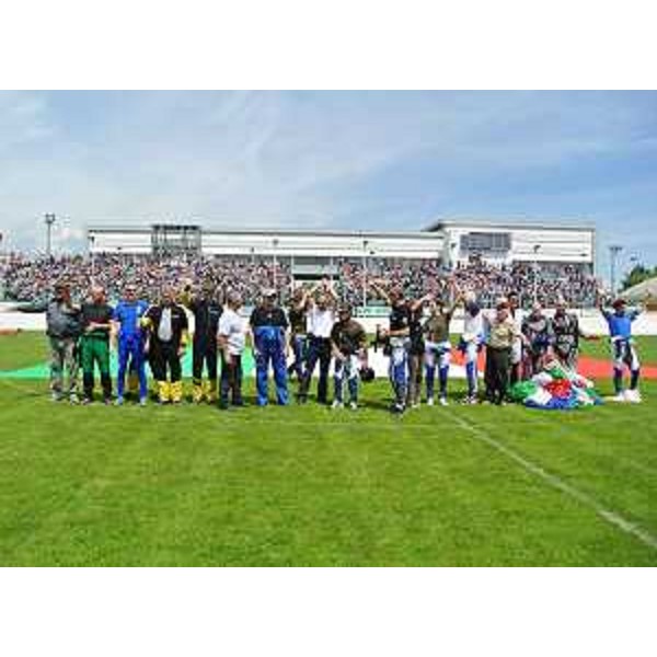 Alpini paracadutisti nello Stadio comunale Bottecchia - Pordenone 10/05/2014