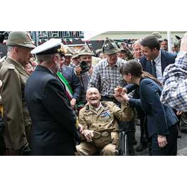 Matteo Renzi (Presidente Consiglio Ministri) e Debora Serracchiani (Presidente Regione Friuli Venezia Giulia) salutano Cristiano Dal Pozzo, Alpino di 101 anni, nell'ottantasettesima Adunata nazionale degli Alpini - Pordenone 11/05/2014