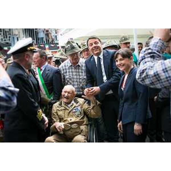 Matteo Renzi (Presidente Consiglio Ministri) e Debora Serracchiani (Presidente Regione Friuli Venezia Giulia) salutano Cristiano Dal Pozzo, Alpino di 101 anni, nell'ottantasettesima Adunata nazionale degli Alpini - Pordenone 11/05/2014