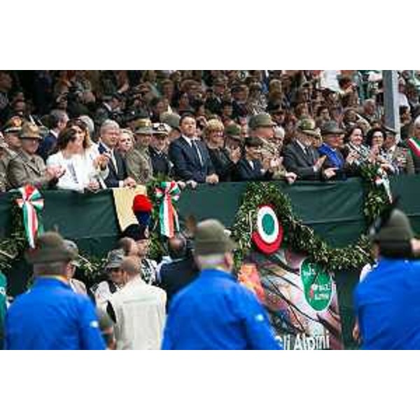 Matteo Renzi (Presidente Consiglio Ministri), Roberta Pinotti (Ministro Difesa) e Debora Serracchiani (Presidente Regione Friuli Venezia Giulia) alla sfilata dell'ottantasettesima Adunata nazionale degli Alpini - Pordenone 11/05/2014