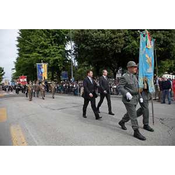 Franco Iacop (Presidente Consiglio Regione FVG) e Sergio Bolzonello (Vicepresidente Regione FVG) alla sfilata dell'ottantasettesima Adunata nazionale degli Alpini - Pordenone 11/05/2014