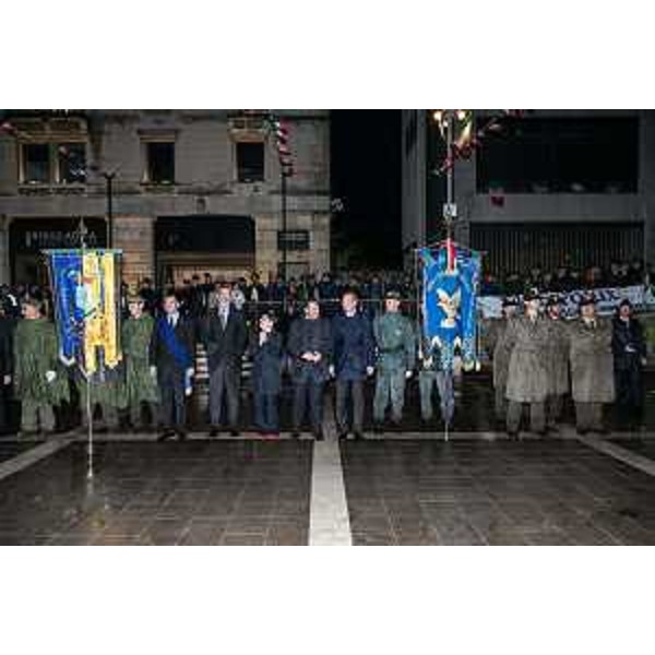 Alessandro Ciriani (Presidente Provincia Pordenone), Paolo Panontin (Assessore regionale Autonomie locali e Protezione civile), Debora Serracchiani (Presidente Regione Friuli Venezia Giulia), Franco Iacop (Presidente Consiglio Regione FVG) e Sergio Bolzonello (Vicepresidente Regione FVG) alla fine dell'ottantasettesima Adunata nazionale degli Alpini - Pordenone 11/05/2014