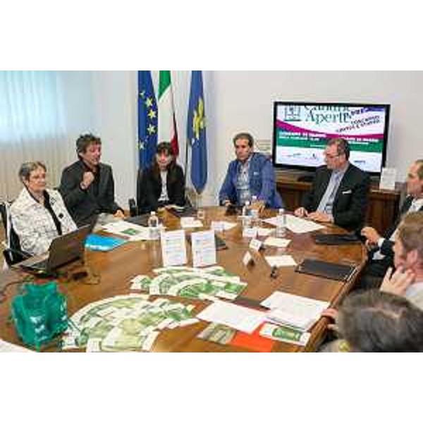 Debora Serracchiani (Presidente Friuli Venezia Giulia) e Sergio Bolzonello (Vicepresidente Regione FVG) alla presentazione della XXII edizione di Cantine Aperte - Udine 16/05/2014