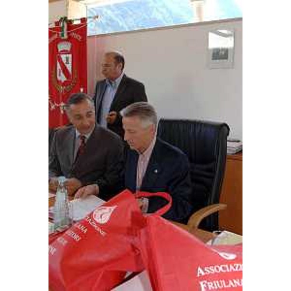 Riccardo Illy (Presidente Regione Friuli Venezia Giulia) e Luigi Marcon (Sindaco Chiusaforte) durante la riunione della Giunta a Chiusaforte. (Chiusaforte 13/07/07)