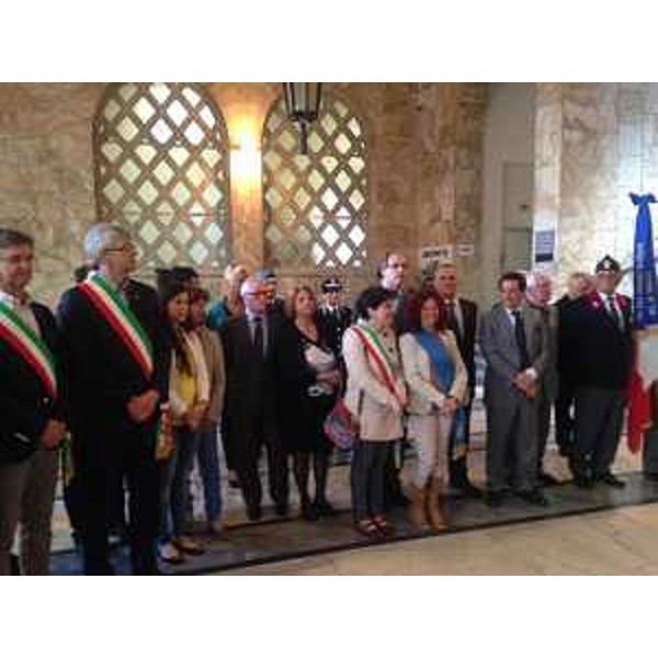 Gianni Torrenti (Assessore regionale Cultura e Solidarietà), Giuseppe Padulano (Questore Trieste) e numerose autorità al Memorial Day dedicato ai poliziotti vittime di terrorismo, mafia e ogni forma di criminalità, nel famedio della Questura - Trieste 20/05/2014