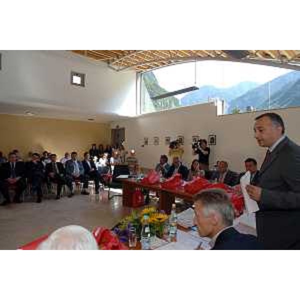 Riccardo Illy (Presidente Regione Friuli Venezia Giulia) e Luigi Marcon (Sindaco Chiusaforte) durante la riunione della Giunta a Chiusaforte. (Chiusaforte 13/07/07)