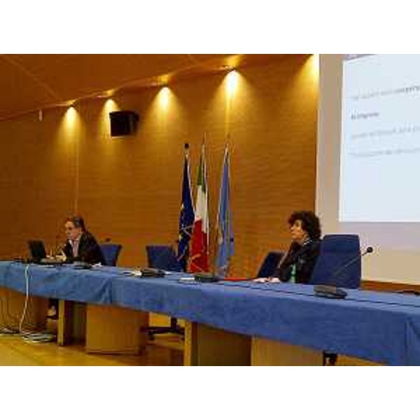 Felice Carta (Funzionario direzione centrale Lavoro, Formazione, Istruzione, Pari Opportunità, Politiche giovanili e Ricerca) e Loredana Panariti (Assessore regionale Lavoro) alla presentazione del progetto "Garanzia Giovani FVG" - Udine 20/05/2014