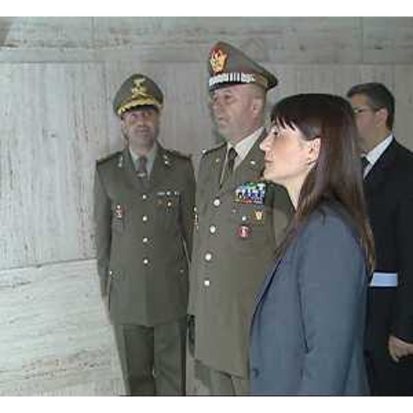 Roberto Bernardini (Comandante Forze operative terrestri) e Debora Serracchiani (Presidente Regione Friuli Venezia Giulia) al Tempio Ossario per la cerimonia di "Lettura dell'Albo d'Oro 2014-2018" in ricordo dei Caduti della Grande Guerra - Udine 24/05/2014