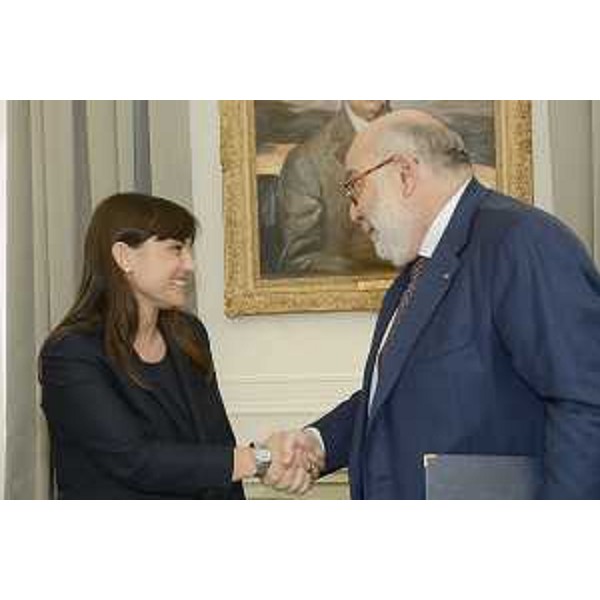 Debora Serracchiani (Presidente Friuli Venezia Giulia) e Giovanni Caracciolo di Vietri (Segretario generale InCE-Iniziativa Centro Europea) nella sede della Regione FVG - Trieste 26/05/2014