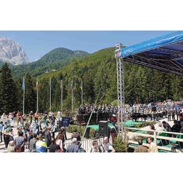 La cerimonia di festeggiamento per i mille anni della Foresta di Tarvisio, il più vasto territorio forestale italiano. Vi hanno partecipato rappresentanti dello Stato e della Regione. (Valbruna 14/07/07)