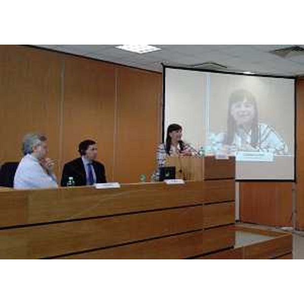 Debora Serracchiani (Presidente Friuli Venezia Giulia) interviene al convegno di Forum PA "Dal governo con la rete allo Stato partner: favorire la collaborazione e la partnership tra i diversi attori sociali, economici, culturali e istituzionali" - Roma 27/05/2014
