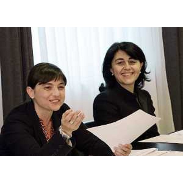 Debora Serracchiani (Presidente Friuli Venezia Giulia) e Mariagrazia Santoro (Assessore regionale Infrastrutture) all'incontro con i rappresentanti delle sigle sindacali del trasporto ferroviario - Udine 28/05/2014