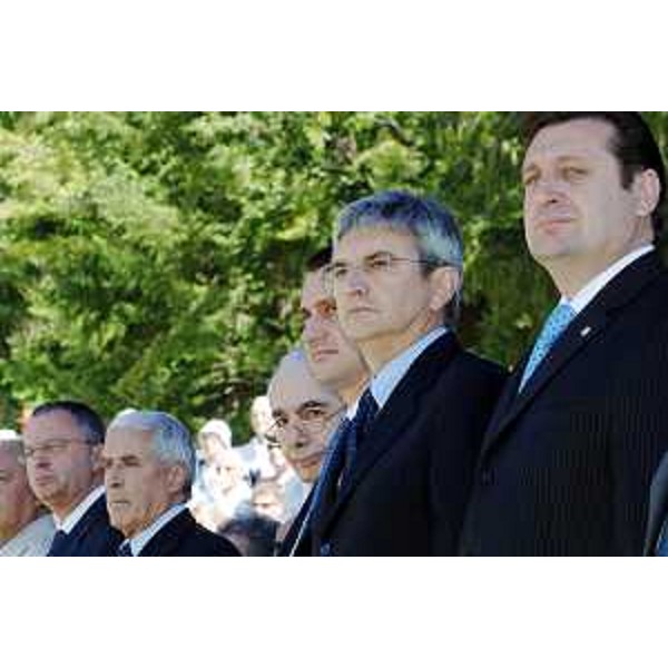 Alessandro Tesini (Presidente Consiglio Regione Friuli Venezia Giulia), Franco Marini (Presidente Senato), Giuliano Amato (Ministro Interno), Ettore Rosato (Sottosegretario Ministero Interno), Carlo Pegorer (Senatore) ed Enzo Marsilio (Assessore regionale Risorse forestali) alla cerimonia di festeggiamento per i mille anni della Foresta di Tarvisio. (Valbruna 14/07/07)
