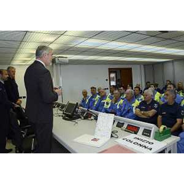 Paolo Panontin (Assessore Protezione civile FVG) alla riunione operativa prima della partenza di uomini e mezzi di FVG e Molise verso la Bosnia, in aiuto delle popolazioni colpite dalla pesante alluvione che ha devastato i Balcani nei giorni scorsi - Palmanova 29/05/2014
