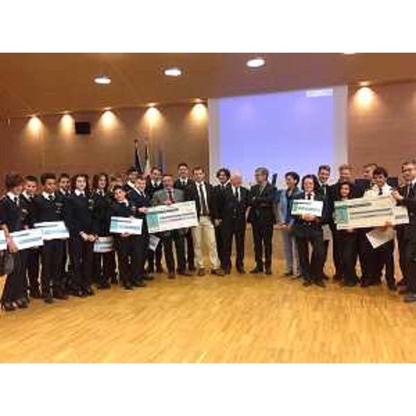 Francesco Peroni (Assessore regionale Finanze, Patrimonio, Coordinamento e Programmazione Politiche economiche e comunitarie) alle premiazioni del concorso "La scuola promuove la legalità fiscale", nell'Auditorium della Regione Friuli Venezia Giulia - Udine 29/05/2014
