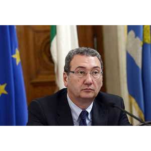 Sergio Bolzonello (Vicepresidente e assessore Attività produttive, Commercio, Cooperazione, Risorse agricole e forestali) durante la conferenza stampa su "Un anno di attività" della Giunta regionale del FVG a presidenza Serracchiani - Trieste 30/05/2014