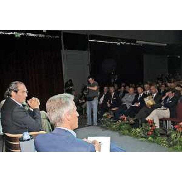 Riccardo Illy (Presidente Regione Friuli Venezia Giulia) e Giancarlo Galan (Presidente Regione Veneto) alla presentazione del "Rapporto Nord Est sulla società e sull'economia 2007". (Mestre 16/07/07) 