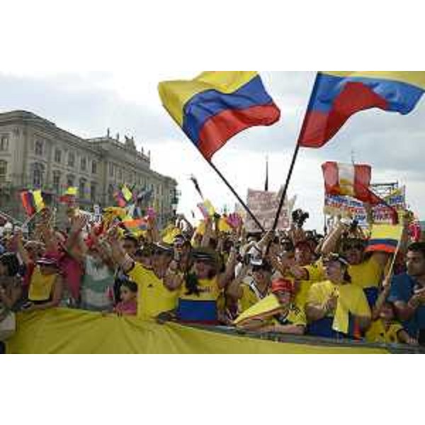 Colombiani in festa per Nairo Quintana e Rigoberto Uran Uran, arrivati primo e secondo al novantasettesimo Giro d'Italia, nel corso della premiazione in piazza Unità d'Italia - Trieste 01/06/2014