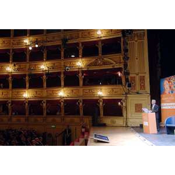 L'intervento di Riccardo Illy (Presidente Regione Friuli Venezia Giulia) alla seconda giornata nazionale sul turismo "Passione Italia", al Teatro Verdi di Trieste. (Trieste 17/07/07)