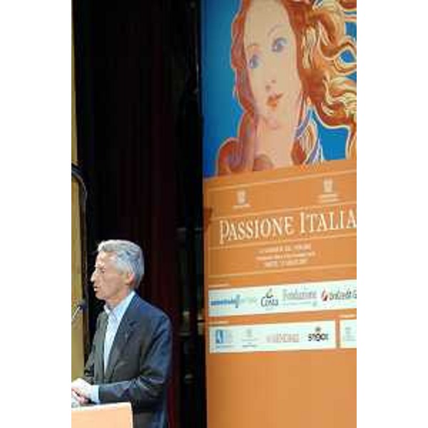 L'intervento di Riccardo Illy (Presidente Regione Friuli Venezia Giulia) alla seconda giornata nazionale sul turismo "Passione Italia", al Teatro Verdi di Trieste. (Trieste 17/07/07)