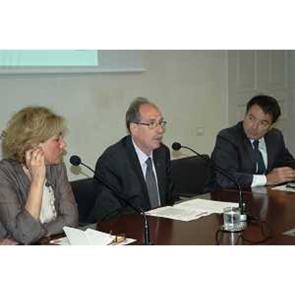 Daniela Schifani-Corfini Luchetta (Presidente Fondazione Luchetta Ota D'Angelo Hrovatin), Gianni Torrenti (Assessore regionale Cultura) e Duilio Giammaria (Giornalista Rai) alla presentazione dell'XI edizione del Premio giornalistico internazionale Marco Luchetta - Trieste 05/06/2014