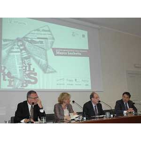 Giovanni Marzini (Segretario Giuria Premio Luchetta), Daniela Schifani-Corfini Luchetta (Presidente Fondazione Luchetta Ota D'Angelo Hrovatin), Gianni Torrenti (Assessore regionale Cultura) e Duilio Giammaria (Giornalista Rai) alla presentazione dell'XI edizione del Premio giornalistico internazionale Marco Luchetta - Trieste 05/06/2014