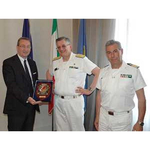 Sergio Bolzonello (Vicepresidente Regione FVG), Stefano Vignani (Vicecomandante generale Corpo Capitanerie di Porto) e Goffredo Bon (Comandante Capitaneria di Porto Trieste) nella sede della Regione Friuli Venezia Giulia - Trieste 05/06/2014