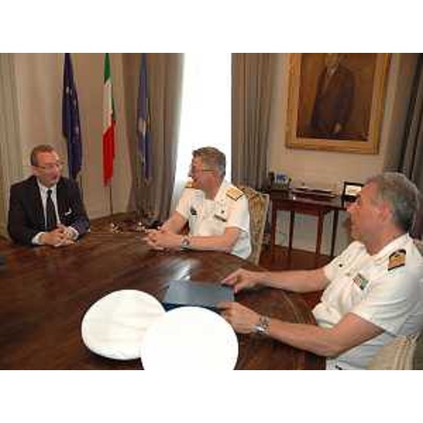 Sergio Bolzonello (Vicepresidente Regione FVG), Stefano Vignani (Vicecomandante generale Corpo Capitanerie di Porto) e Goffredo Bon (Comandante Capitaneria di Porto Trieste) nella sede della Regione Friuli Venezia Giulia - Trieste 05/06/2014