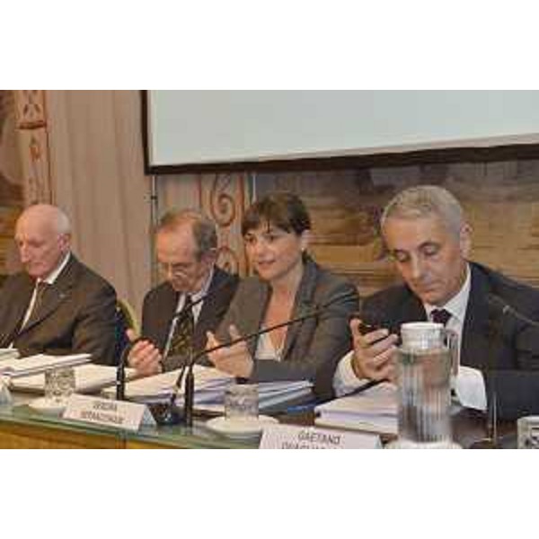 Raffaele Squitieri (Presidente Corte dei Conti), Pier Carlo Padoan (Ministro Economia e Finanze), Debora Serracchiani (Presidente Friuli Venezia Giulia) e Gaetano Quagliariello (Senatore) alla presentazione del "Rapporto 2014 sul coordinamento della Finanza pubblica" da parte della Corte dei Conti, al Senato - Roma 04/06/2014