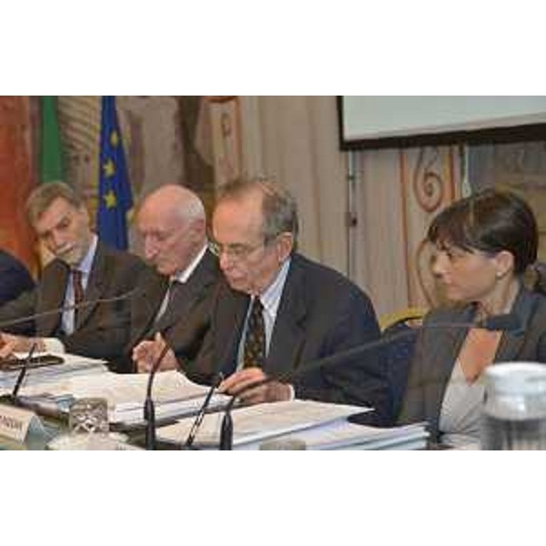 Graziano Delrio (Sottosegretario Presidenza Consiglio Ministri), Raffaele Squitieri (Presidente Corte dei Conti), Pier Carlo Padoan (Ministro Economia e Finanze) e Debora Serracchiani (Presidente Friuli Venezia Giulia) alla presentazione del "Rapporto 2014 sul coordinamento della Finanza pubblica" da parte della Corte dei Conti, al Senato - Roma 04/06/2014