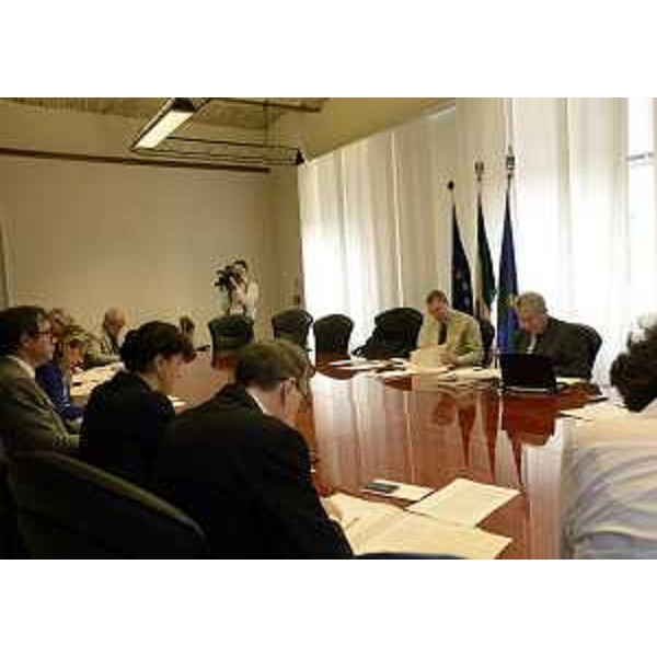 Riunione della Giunta della Regione Friuli Venezia Giulia, presieduta da Sergio Bolzonello (Vicepresidente e assessore Attività produttive, Commercio, Cooperazione, Risorse agricole e forestali), nella sede della Giunta in piazza Unità d'Italia - Trieste 06/06/2014