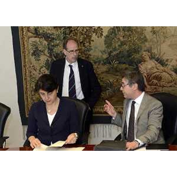 Gli assessori regionali Mariagrazia Santoro (Infrastrutture, Mobilità, Pianificazione territoriale, Lavori pubblici, Università), Gianni Torrenti (Cultura, Sport e Solidarietà) e Francesco Peroni (Finanze, Patrimonio, Coordinamento e Programmazione Politiche economiche e comunitarie) durante la riunione della Giunta del Friuli Venezia Giulia, nella sede della Giunta in piazza Unità d'Italia - Trieste 06/06/2014