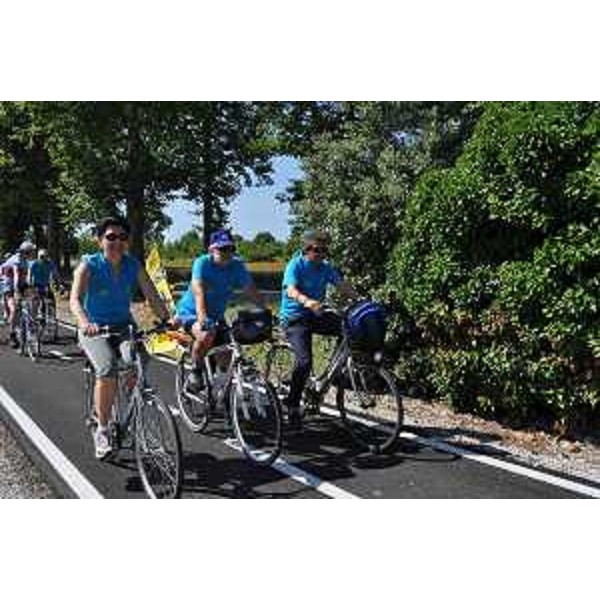 Mariagrazia Santoro (Assessore regionale Infrastrutture e Mobilità) durante la pedalata Grado-Palmanova organizzata per festeggiare la conclusione del Progetto europeo CAAR-Ciclovia Alpe Adria Radweg - 08/06/2014