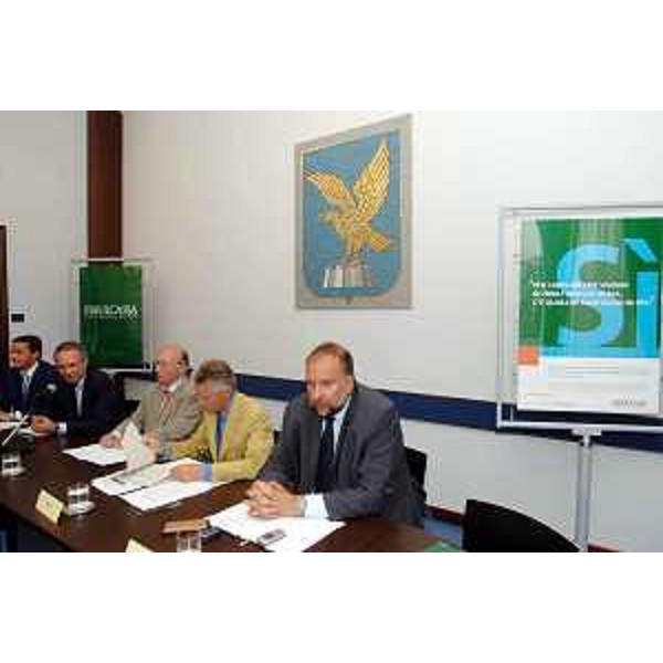 Riccardo Illy (Presidente Regione Friuli Venezia Giulia) con Roberto Cosolini (Assessore regionale Lavoro), Pietro Modiano (Direttore generale Intesa Sanpaolo), Carlo Appiotti (Presidente Friulcassa) e Roberto Dal Mas (Direttore generale Friulcassa) alla presentazione di "Progettogiovani FVG". (Trieste 19/07/07)