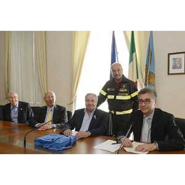Carlo Dall'Oppio (Comandante provinciale Vigili del Fuoco Trieste), Gianni Andreanelli (Presidente Associazione nazionale Vigili del Fuoco), Giuseppe Loberto (Organizzazione XXI Raduno VVF) e Francesco Peroni (Assessore regionale Finanze) alla presentazione del XXI Raduno nazionale dei Vigili del Fuoco (Trieste 13 giugno 2014) - Trieste 12/06/2014