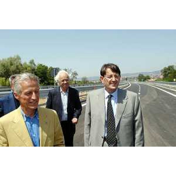 Riccardo Illy (Presidente Regione Friuli Venezia Giulia) con Lodovico Sonego (Assessore regionale Infrastrutture) all'inaugurazione dei primi due chilometri della Lacotisce-Rabuiese. (Trieste 19/07/07)