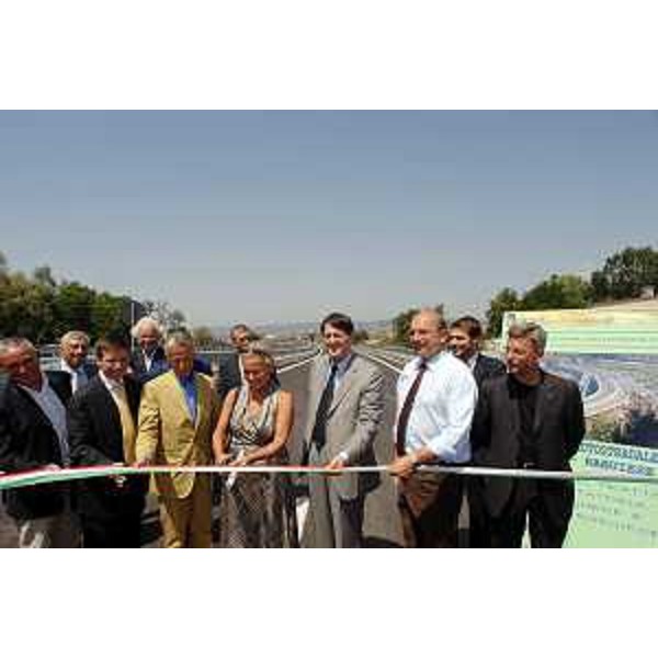 Riccardo Illy (Presidente Regione Friuli Venezia Giulia) con Roberto Dipiazza (Sindaco Trieste), Nerio Nesladek (Sindaco Muggia), Maria Teresa Bassa Poropat (Presidente Provincia Trieste) e Lodovico Sonego (Assessore regionale Infrastrutture) all'inaugurazione dei primi due chilometri della Lacotisce-Rabuiese. (Trieste 19/07/07)