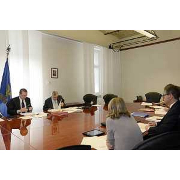 Sergio Bolzonello (Vicepresidente Regione FVG e assessore Attività produttive, Commercio, Cooperazione, Risorse agricole e forestali) presiede la riunione della Giunta regionale del Friuli Venezia Giulia - Trieste 13/06/2014