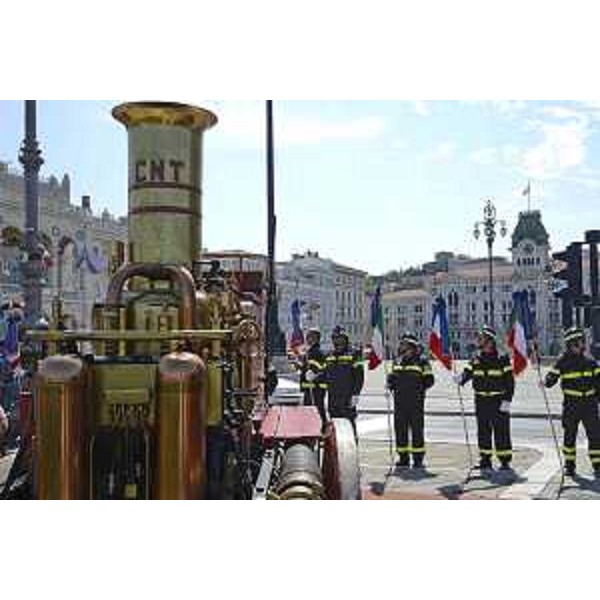 Festa e mostra di mezzi per il XXI Raduno nazionale dei Vigili del Fuoco, in piazza Unità d'Italia - Trieste 13/06/2014