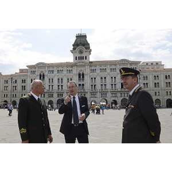 Carlo Dall'Oppio (Comandante Provinciale Vigili del Fuoco Trieste) e Sergio Bolzonello (Vicepresidente Regione Friuli Venezia Giulia) alla Cerimonia ufficiale del XXI Raduno dell'Associazione Nazionale dei Vigili del Fuoco, in piazza dell'Unità d'Italia - Trieste 14/06/2014