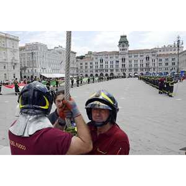 Cerimonia ufficiale del XXI Raduno dell'Associazione Nazionale dei Vigili del Fuoco, in piazza dell'Unità d'Italia - Trieste 14/06/2014