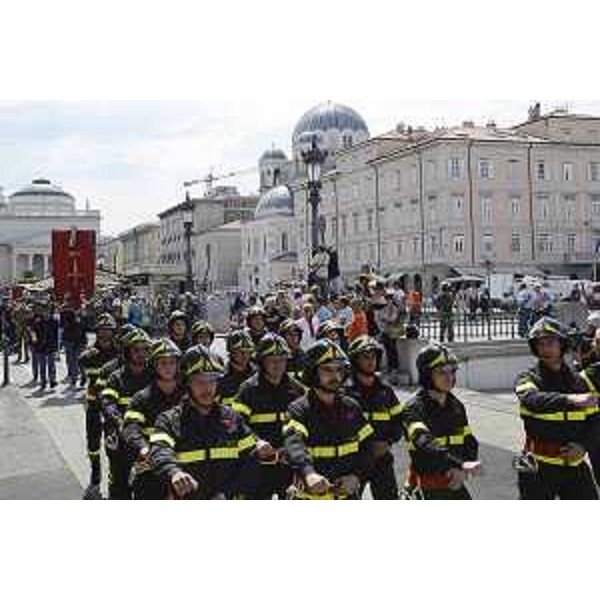 Sfilata dei Pompieri per il XXI Raduno dell'Associazione Nazionale dei Vigili del Fuoco, sul Canal Grande - Trieste 14/06/2014