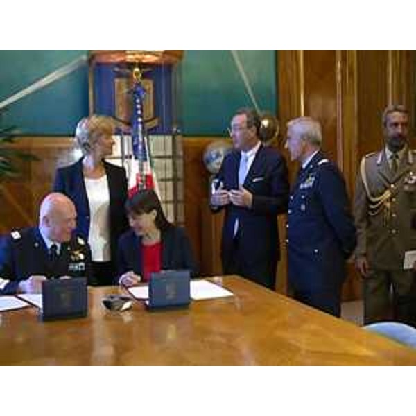 Pasquale Preziosa (Capo di Stato Maggiore Aeronautica, pro tempore), Debora Serracchiani (Presidente Regione Friuli Venezia Giulia), Roberta Pinotti (Ministro Difesa) e Sergio Bolzonello (Vicepresidente FVG e assessore regionale Attività produttive) - Roma 19/06/2014