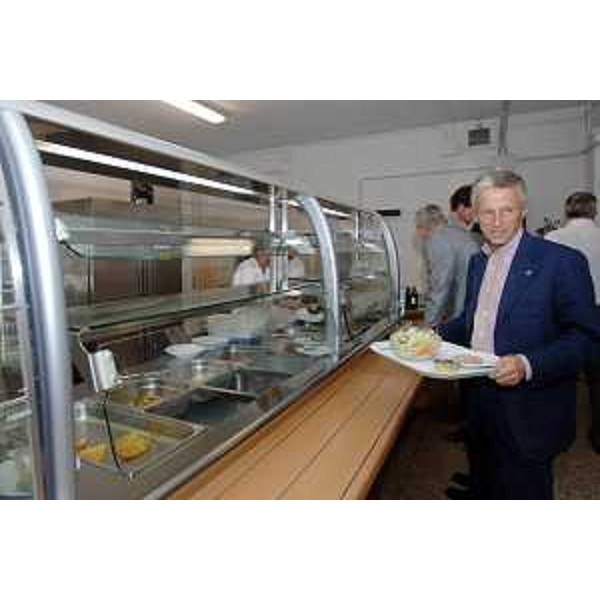 Riccardo Illy (Presidente Regione Friuli Venezia Giulia) pranza alla mensa dell'Ospedale di Udine. (Udine 21/07/07)