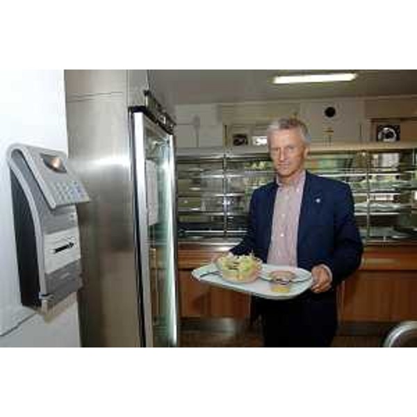 Riccardo Illy (Presidente Regione Friuli Venezia Giulia) pranza alla mensa dell'Ospedale di Udine. (Udine 21/07/07)