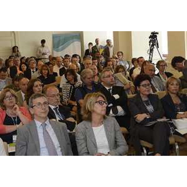 Adriano Marcolongo (Direttore centrale Salute, Integrazione sociosanitaria, Politiche sociali e Famiglia) e Maria Sandra Telesca (Assessore regionale Salute) al convegno Sanità Digitale - Trieste 20/06/2014