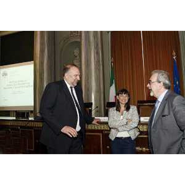 Roberto Cosolini (Sindaco Trieste), Debora Serracchiani (Presidente Regione Friuli Venezia Giulia) e Sergio Razeto (Presidente Confindustria Trieste) nella Sala Maggiore della Camera di Commercio - Trieste 23/06/2014
