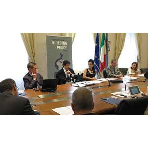 Dario Roustayan (Amministratore delegato Pilosio S.p.A.), Siba Shakib (Regista e scrittrice iraniana) e Sergio Bolzonello (Vicepresidente Regione FVG) in conferenza stampa di presentazione del quarto Pilosio Building Peace Award, nella sede della Regione Friuli Venezia Giulia - Trieste 25/06/2014