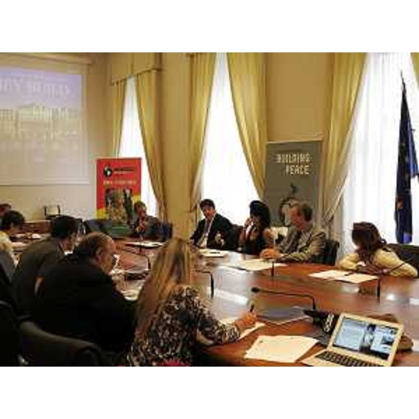 Dario Roustayan (Amministratore delegato Pilosio S.p.A.), Siba Shakib (Regista e scrittrice iraniana) e Sergio Bolzonello (Vicepresidente Regione FVG) in conferenza stampa di presentazione del quarto Pilosio Building Peace Award, nella sede della Regione Friuli Venezia Giulia - Trieste 25/06/2014